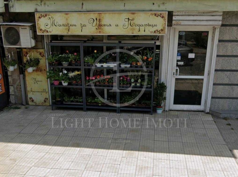Магазин в Пловдив, Младежки Хълм - 90 кв.м за 1728 €/кв.м - Снимка #1