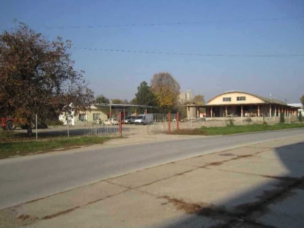 Склад в Полски Тръмбеш - 8000 кв.м за 43 €/кв.м - Снимка #1