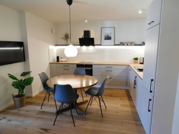 Дава се под наем Двустаен апартамент в София, Лозенец - 65 кв.м за 612 € - Снимка #1