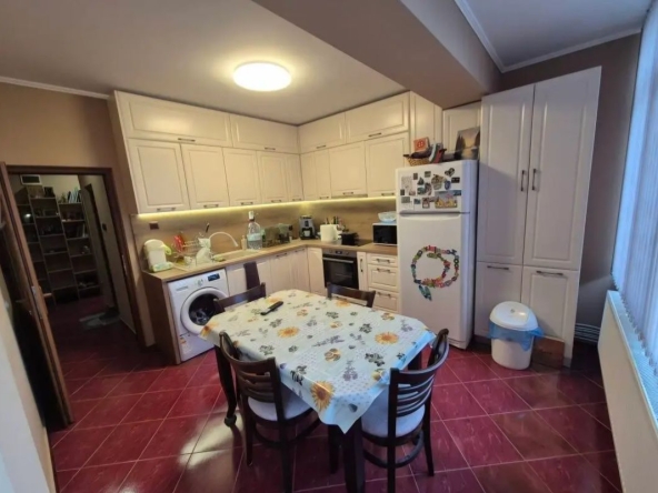 Тристаен апартамент в Разград, Център - 78 кв.м за 981 €/кв.м - Снимка #1