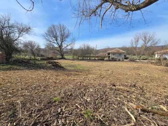 Парцел в с. Къпиново, Област Велико Търново - 900 кв.м за 12 €/кв.м - Снимка #1