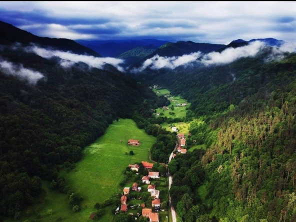 Парцел в с. Рибарица, Област Ловеч - 2350 кв.м за 22 €/кв.м - Снимка #1