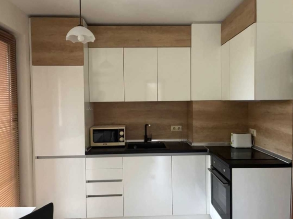 Дава се под наем Тристаен апартамент в София, Витоша - 80 кв.м за 797.64 € - Снимка #1