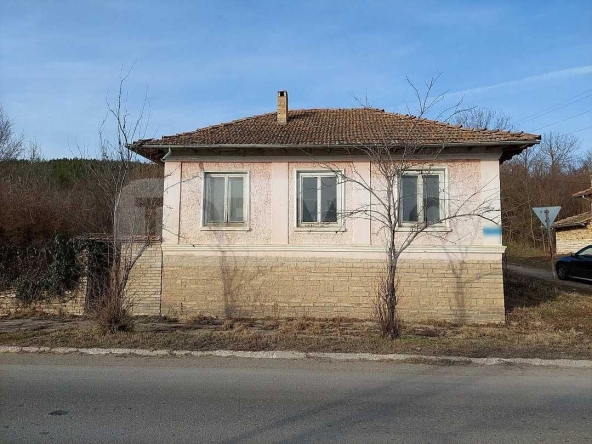 Къща в с. Лом Черковна, Област Русе - 80 кв.м за 94 €/кв.м - Снимка #1
