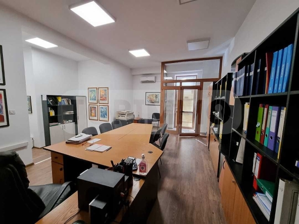 Магазин в Варна, Център - 198 кв.м за 1768 €/кв.м - Снимка #1