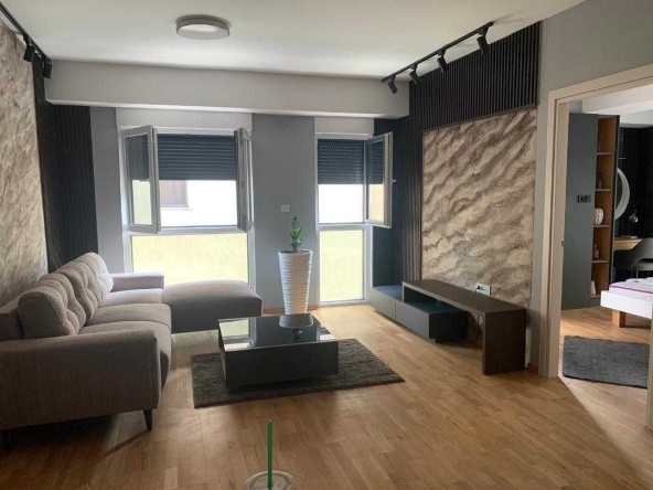 Дава се под наем Двустаен апартамент в Бургас, Славейков - 67 кв.м за 255 € - Снимка #1