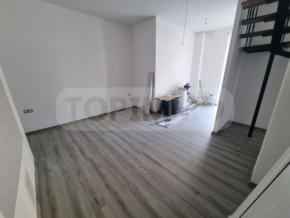 Дава се под наем Магазин в Варна, Колхозен пазар - 100 кв.м за 765 € - Снимка #1