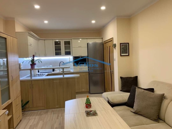 Дава се под наем Тристаен апартамент в София, Център - 90 кв.м за 790 € - Снимка #1