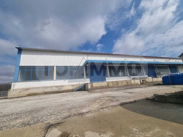 Дава се под наем Промишлена сграда в с. Гецово, Област Разград - 360 кв.м за 2295 € - Снимка #1