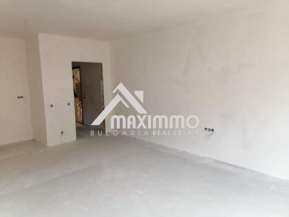 Тристаен апартамент в Варна, Младост 1 - 104 кв.м за 1471 €/кв.м - Снимка #1