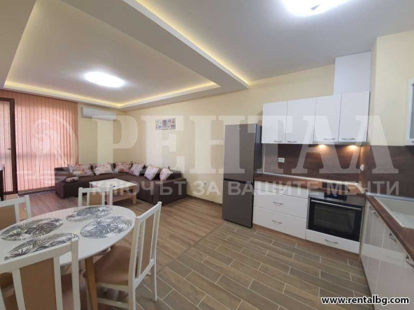 Дава се под наем Тристаен апартамент в Пловдив, Център - 120 кв.м за 663 € - Снимка #1