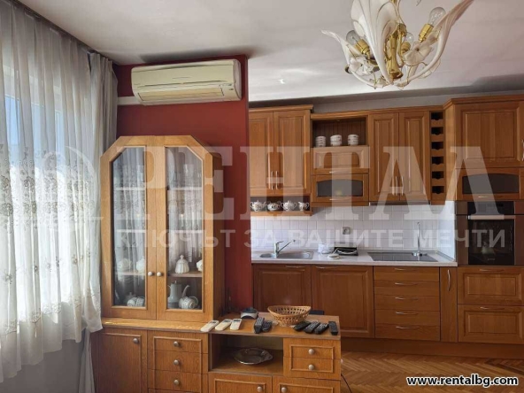 Дава се под наем Тристаен апартамент в Пловдив, Център - 120 кв.м за 612 € - Снимка #1