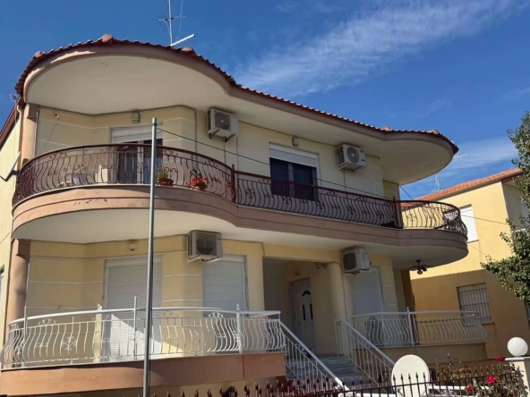 Тристаен апартамент в Петрич - 100 кв.м за 1950 €/кв.м - Снимка #1