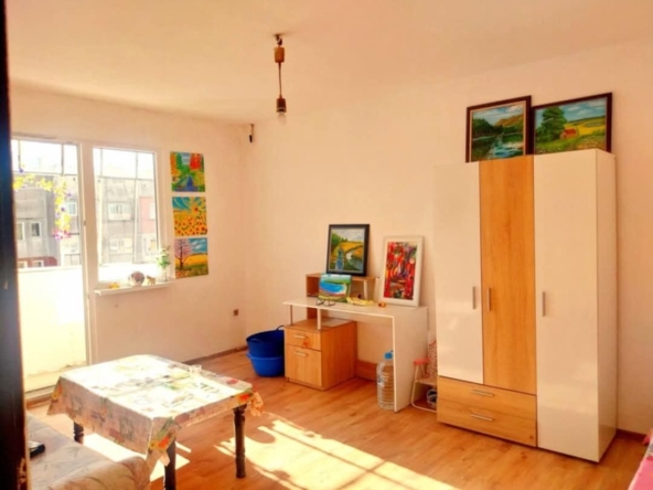 Дава се под наем Едностаен апартамент в Враца, Квартал 103 - 45 кв.м за 178.5 € - Снимка #1