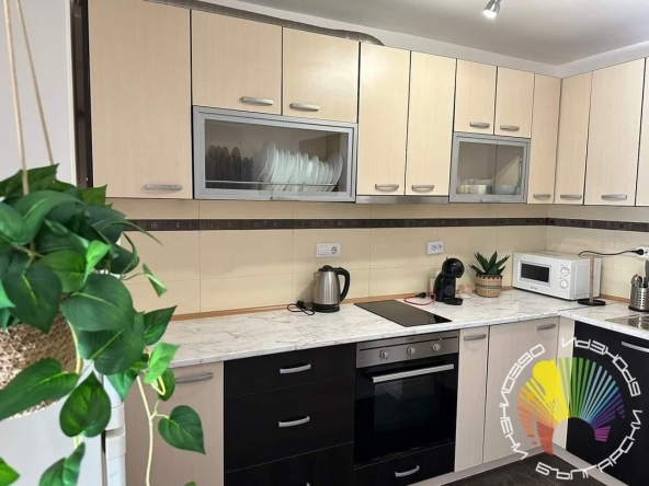 Дава се под наем Двустаен апартамент в Бургас, Център - 80 кв.м за 550 € - Снимка #1