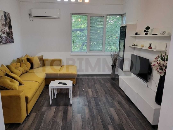 Дава се под наем Тристаен апартамент в Варна, Център - 110 кв.м за 897.6 € - Снимка #1