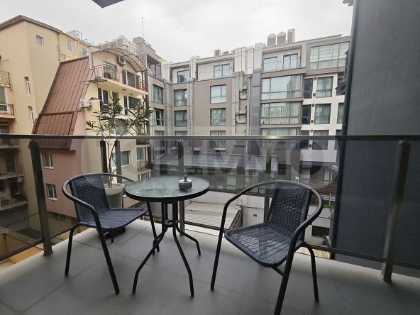 Дава се под наем Тристаен апартамент в Варна, Гръцка махала - 150 кв.м за 1246.44 € - Снимка #1