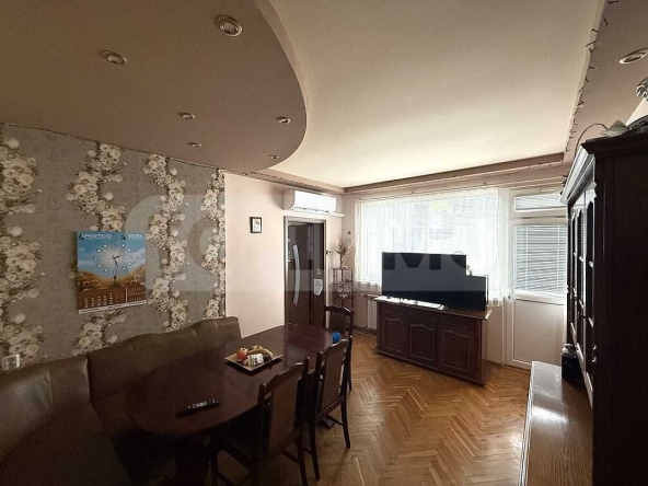 Тристаен апартамент в Добрич, Център - 95 кв.м за 671 €/кв.м - Снимка #1