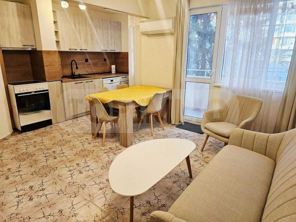 Дава се под наем Тристаен апартамент в Варна, Спортна зала - 90 кв.м за 698.19 € - Снимка #1