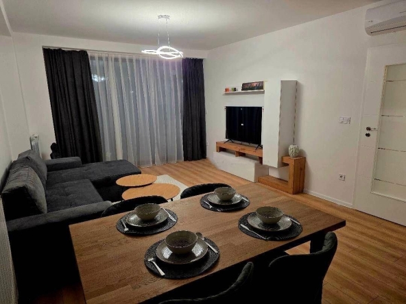Дава се под наем Тристаен апартамент в София, Полигона - 115 кв.м за 1097.01 € - Снимка #1