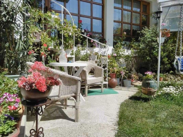 Къща в Варна, м-т Траката - 350 кв.м за 1200 €/кв.м - Снимка #1