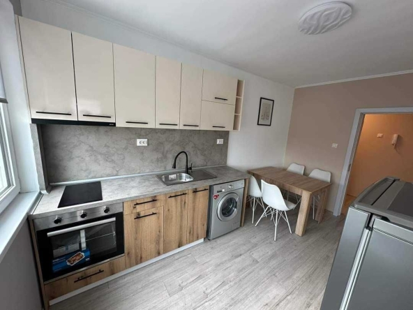 Дава се под наем Тристаен апартамент в Добрич, ЖП Гара - 80 кв.м за 306 € - Снимка #1