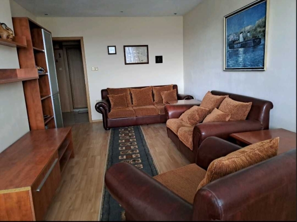 Дава се под наем Тристаен апартамент в Варна, Център - 90 кв.м за 618.12 € - Снимка #1