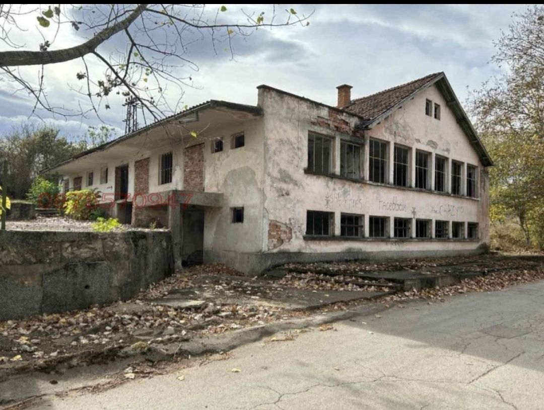 Промишлена сграда в с. Мраморен, Област Враца - 499 кв.м за 57 €/кв.м - Снимка #1