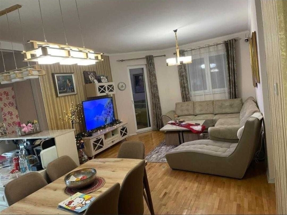 Дава се под наем Тристаен апартамент в Пловдив, Южен - 79 кв.м за 418.2 € - Снимка #1