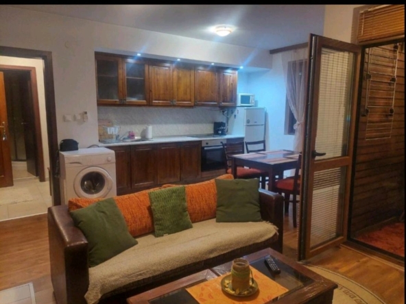 Дава се под наем Двустаен апартамент в Банско - 700 кв.м за 306 € - Снимка #1