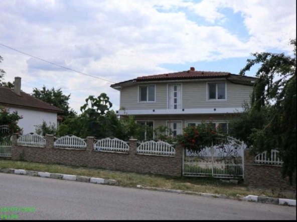Къща в с. Карапелит, Област Добрич - 128 кв.м за 319 €/кв.м - Снимка #1