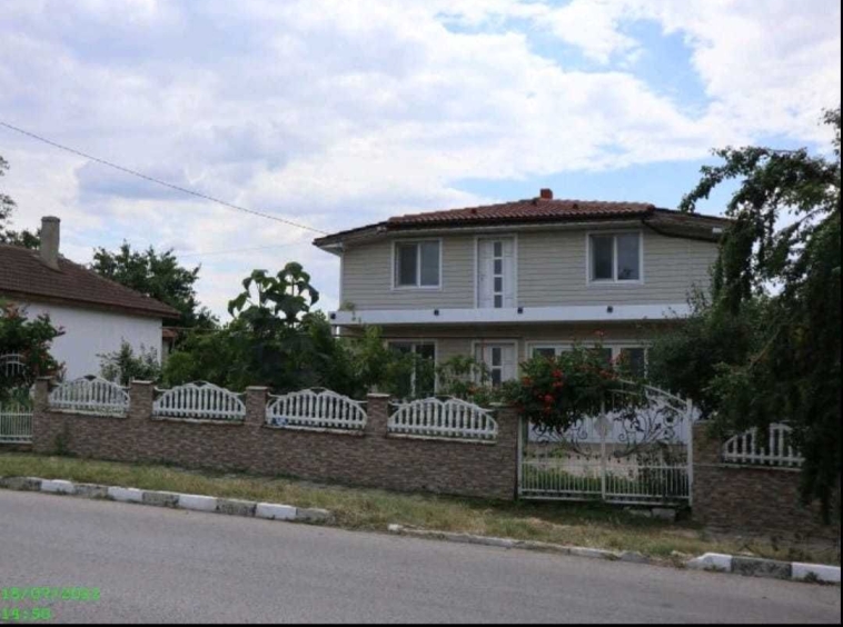 Къща в с. Карапелит, Област Добрич - 128 кв.м за 319 €/кв.м - Снимка #1