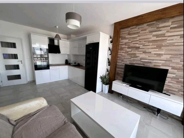 Тристаен апартамент в Велико Търново, Център - 70 кв.м за 1922 €/кв.м - Снимка #1