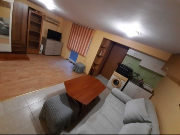 Дава се под наем  в Варна, Колхозен пазар - 40 кв.м за 204 € - Снимка #1