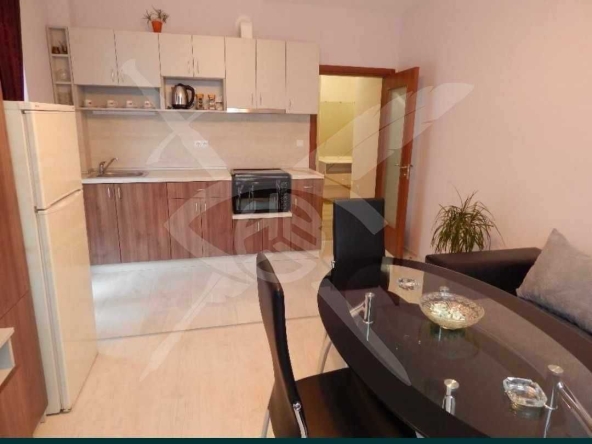 Дава се под наем Двустаен апартамент в к.к. Св.Св. Константин и Елена - 65 кв.м за 500 € - Снимка #1