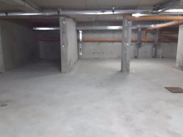 Дава се под наем Гараж / Паркомясто в София, Лозенец - 18 кв.м за 122.4 € - Снимка #1