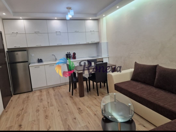 Дава се под наем Двустаен апартамент в Варна, Център - 68 кв.м за 637.5 € - Снимка #1