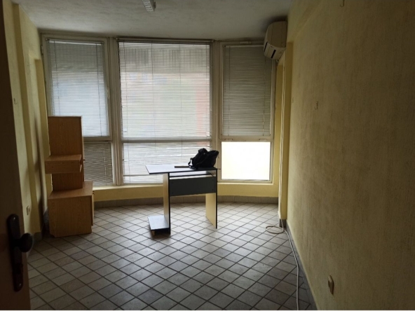 Дава се под наем Офис в Казанлък - 12 кв.м за 91.8 € - Снимка #1