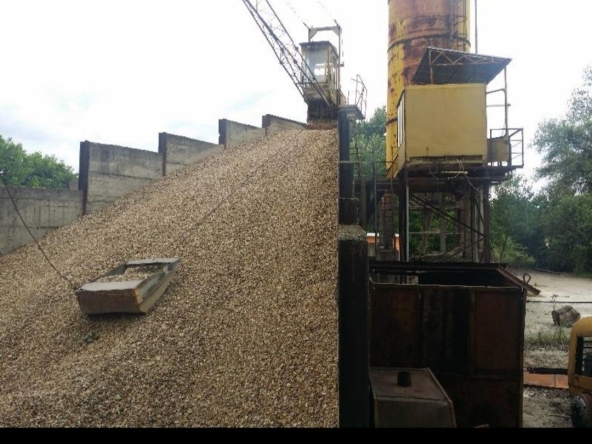 Промишлена сграда в с. Александрово, Област Ловеч - 17000 кв.м за 6 €/кв.м - Снимка #1