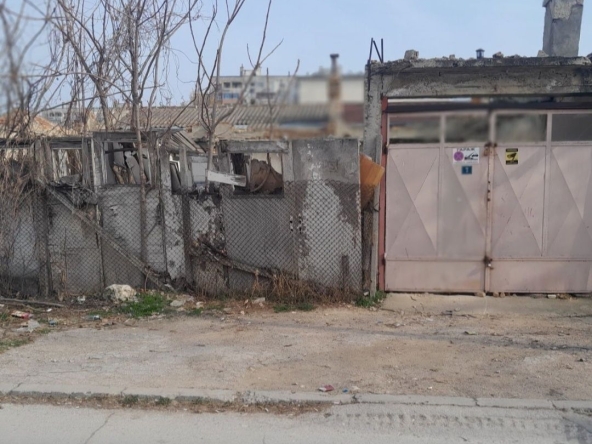 Дава се под наем Парцел в Варна, Автогара - 150 кв.м за 255 € - Снимка #1