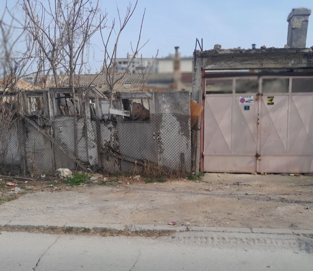 Дава се под наем Парцел в Варна, Автогара - 150 кв.м за 255 € - Снимка #1