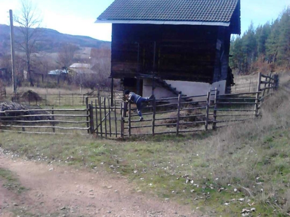 Парцел в с. Глоговица, Област Перник - 1009 кв.м за 13 €/кв.м - Снимка #1