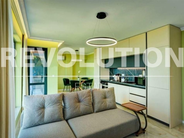 Дава се под наем Тристаен апартамент в Варна, Галата - 108 кв.м за 800 € - Снимка #1