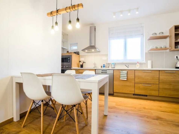 Дава се под наем Двустаен апартамент в Пловдив, Каменица 1 - 56 кв.м за 204 € - Снимка #1