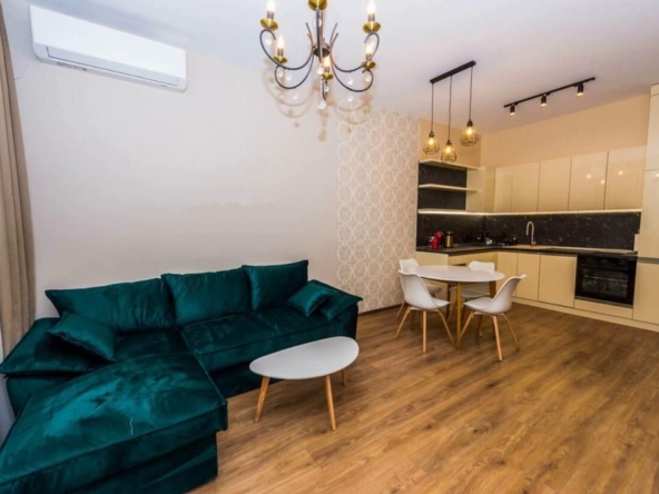 Дава се под наем Двустаен апартамент в Бургас, Лазур - 75 кв.м за 816 € - Снимка #1