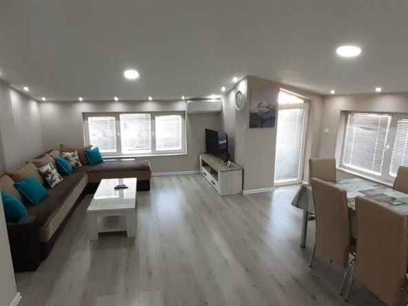 Дава се под наем Двустаен апартамент в Пловдив, Младежки Хълм - 65 кв.м за 229.5 € - Снимка #1