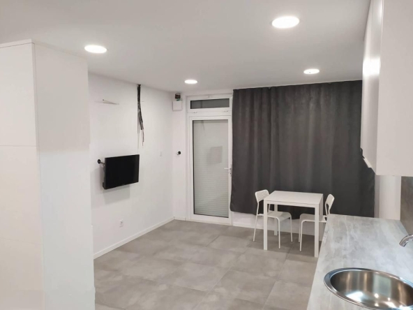 Дава се под наем Едностаен апартамент в София, Малинова долина - 25 кв.м за 435 € - Снимка #1