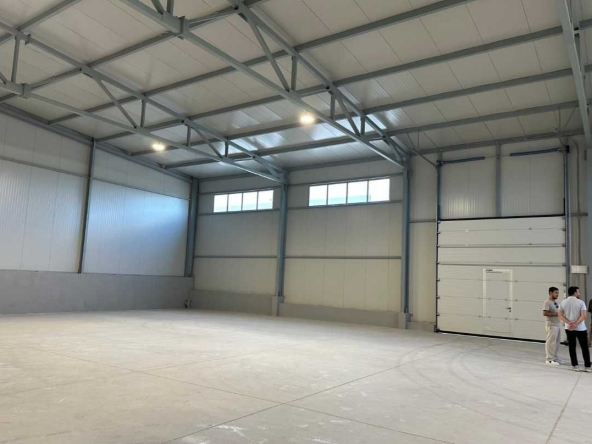 Дава се под наем Склад в Варна, Център - 315 кв.м за 1256.64 € - Снимка #1