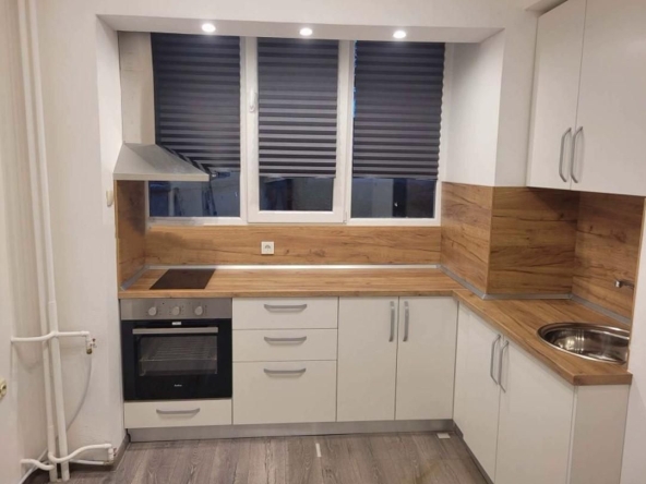 Дава се под наем Тристаен апартамент в София, Център - 62 кв.м за 796.62 € - Снимка #1