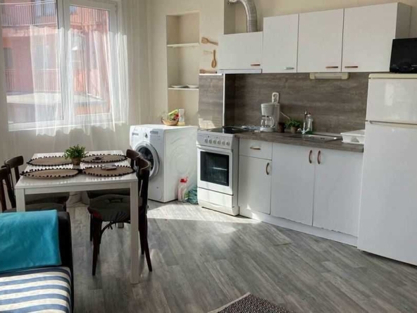 Дава се под наем Тристаен апартамент в Бургас, Сарафово - 100 кв.м за 242.25 € - Снимка #1